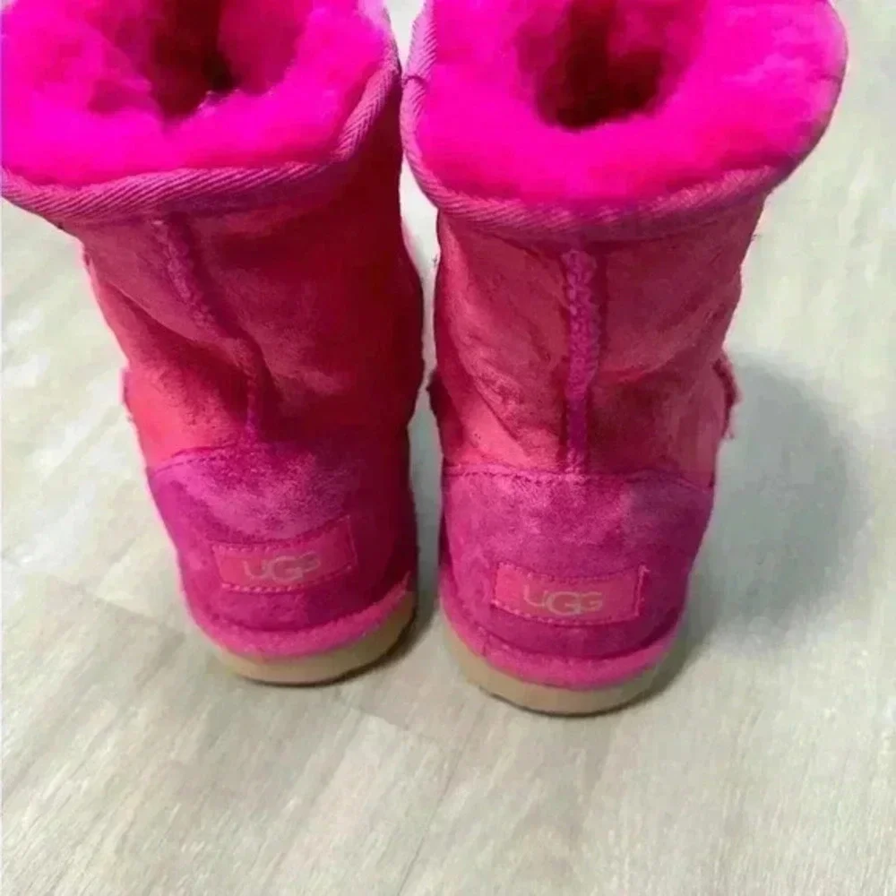 Ugg boots hot‎ pink raspberry size 4